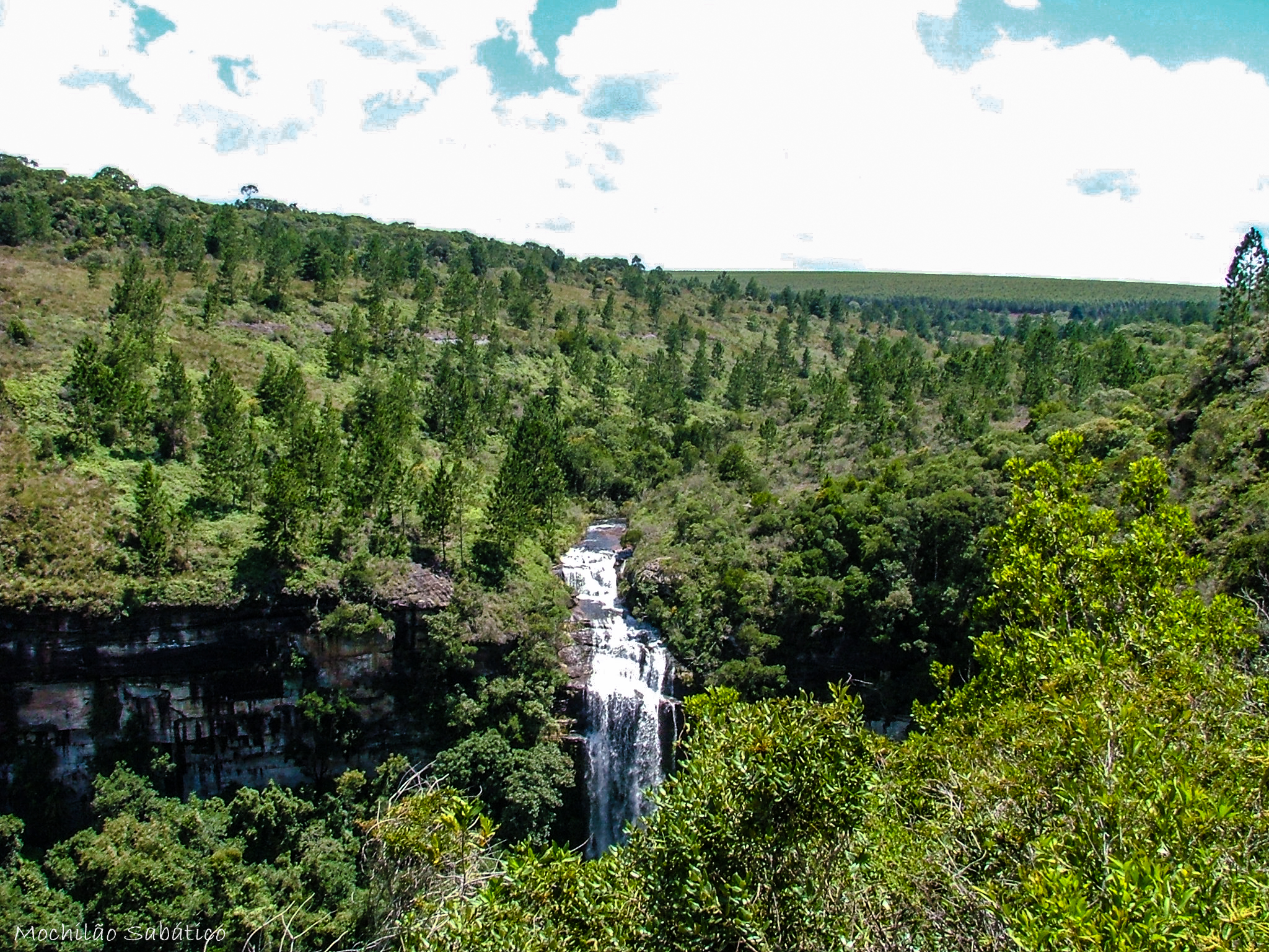 Cachoeira vista da trilha do Paraíso (Vale Itararé)