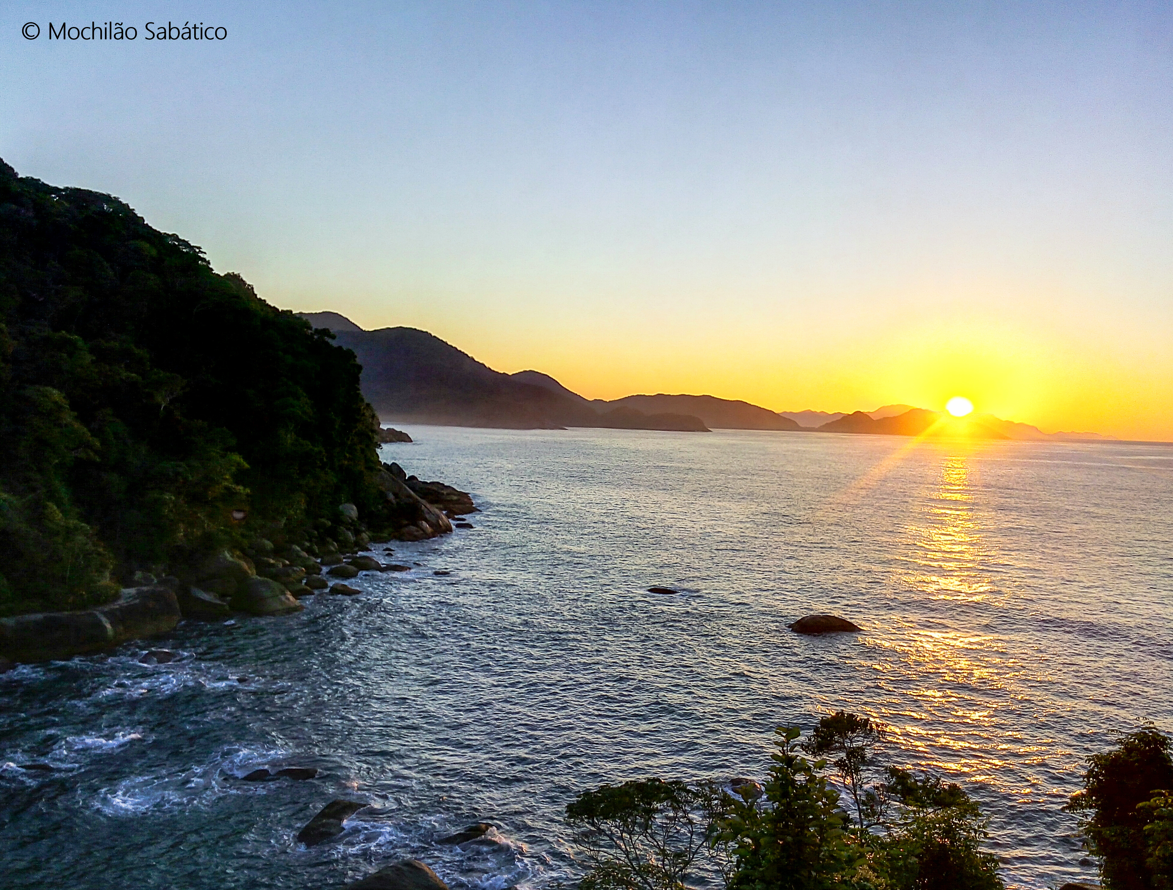 Nascer do Sol no Cairuçu das Pedras (Juatinga)