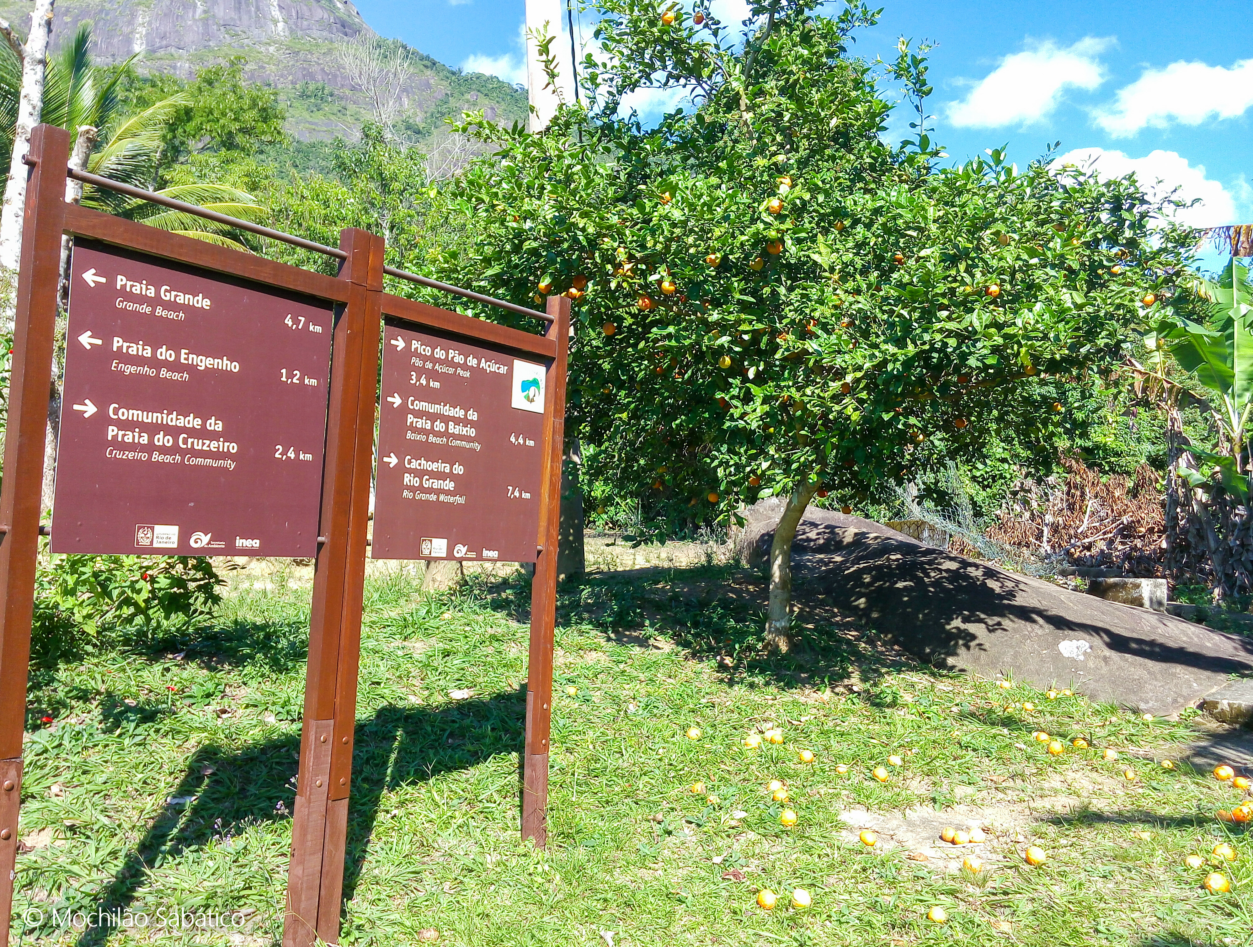 Orientação da trilha na Reserva Ecológica da Juatinga (Paraty)