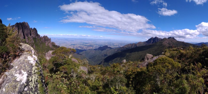 Marins no lado direito e Itaguaré à esquerda