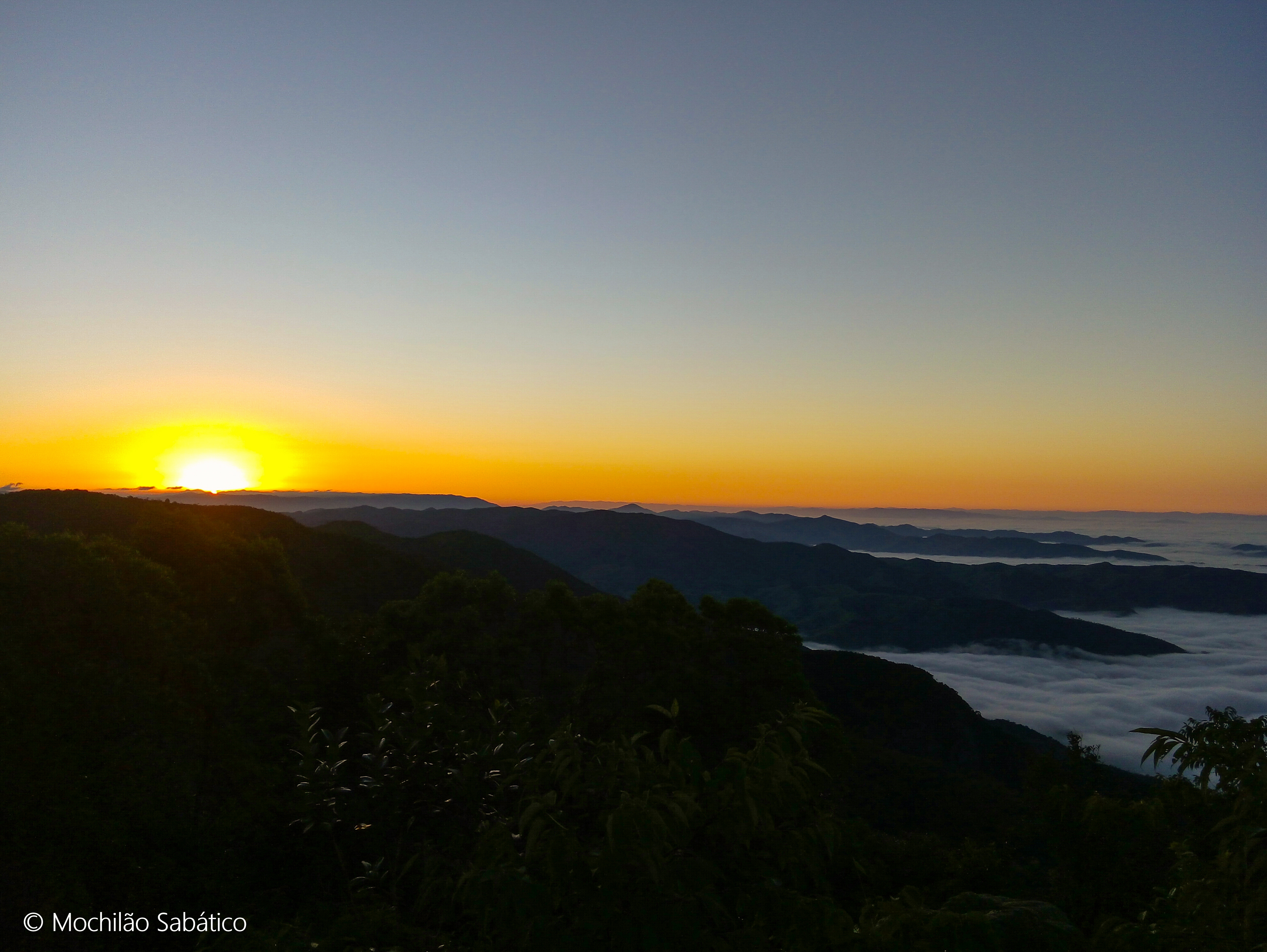 Nascer do Sol no Pico da Onça (São José dos Campos, SP)