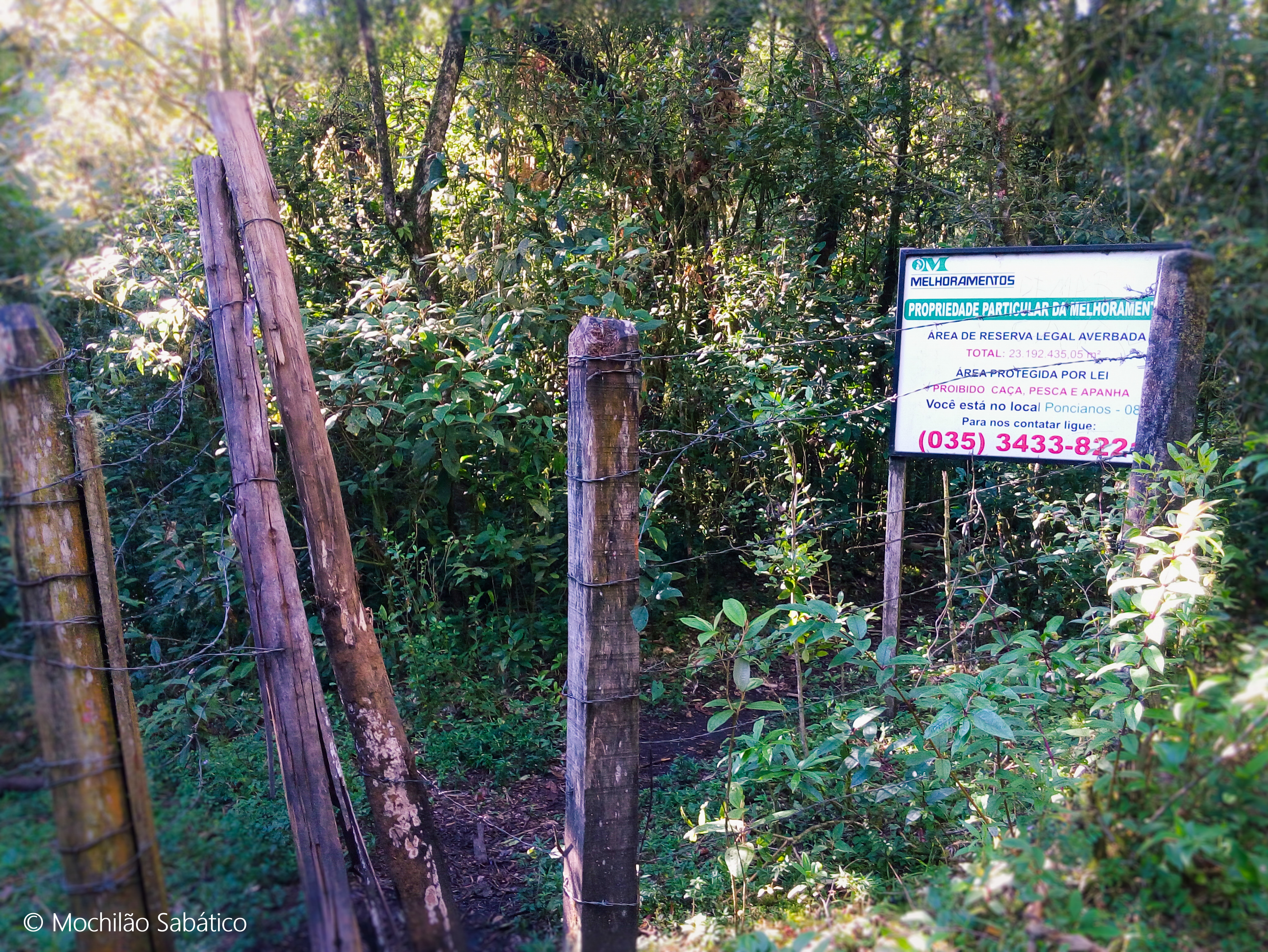Cerca de arame no final da trilha do Jorge (Monte Verde, MG)