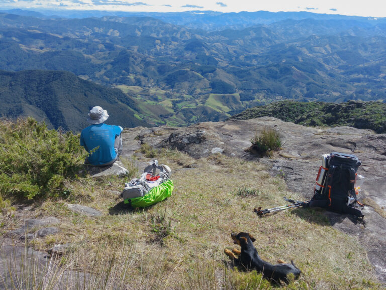 Descansando perto do Pico do Marins