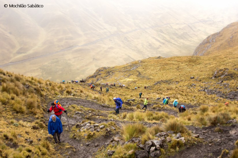 Huayhuash_14092014_0934_ saindo com a multidão