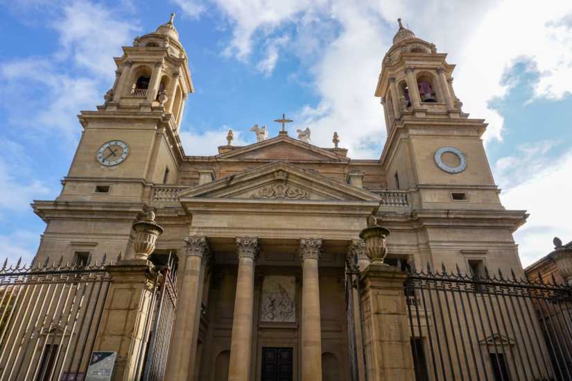 Caminho de Santiago de Compostela_catedral Pamplona.jpg