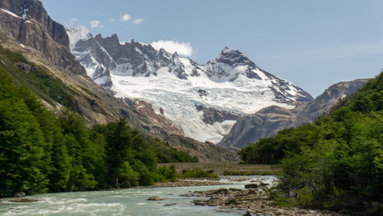 PIEDRA DEL FRAILE – trilhas próximas de El Chaltén na Patagônia Argentina