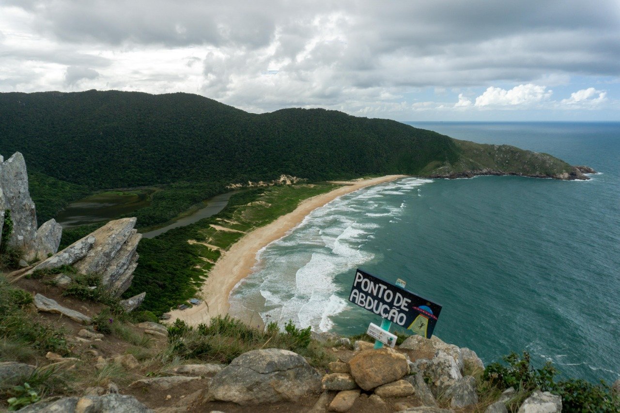 Pico da Coroa e Lagoinha do Leste